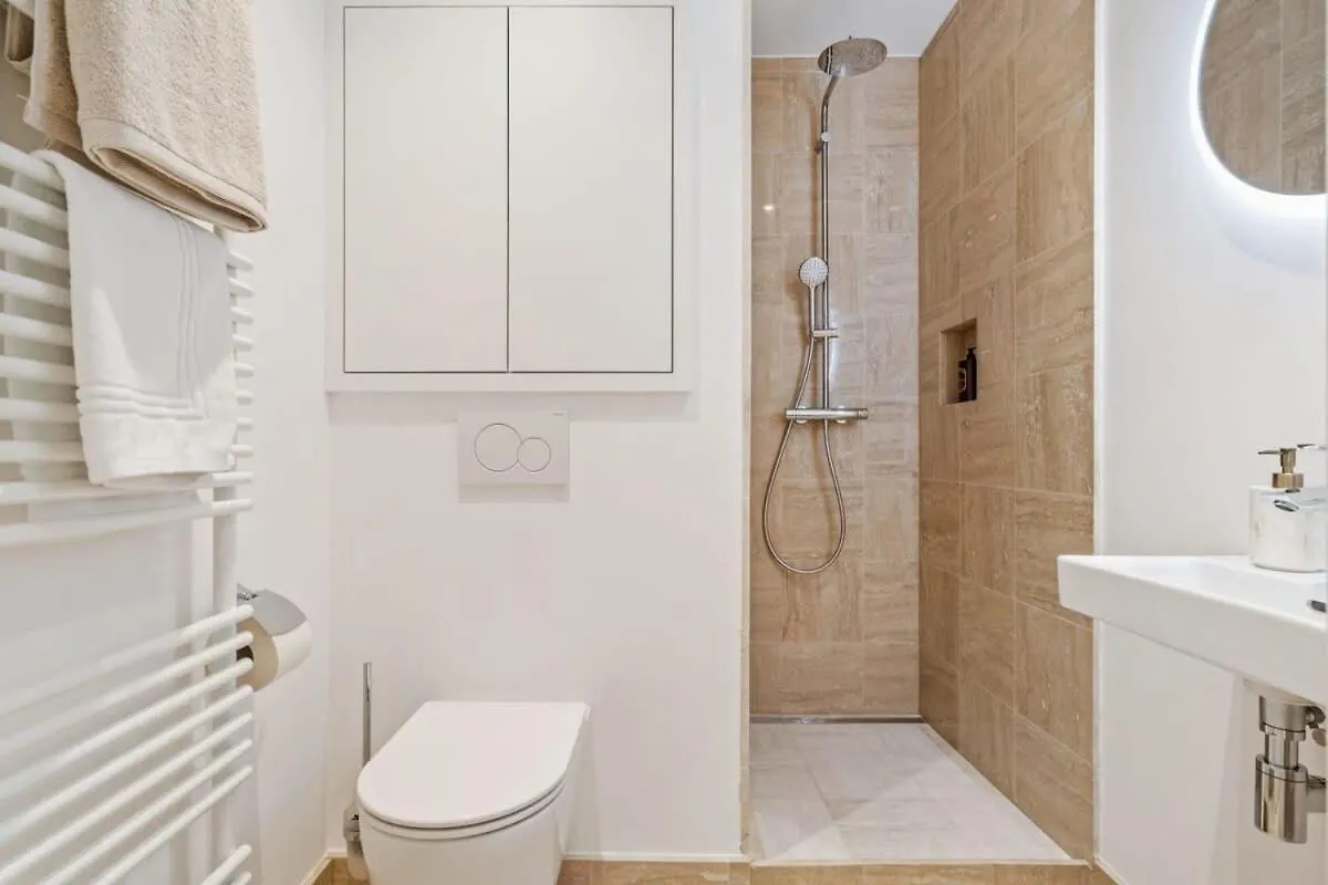 Апартаменты Modern Studio With King Bed, Walk To Attractions Люксембург