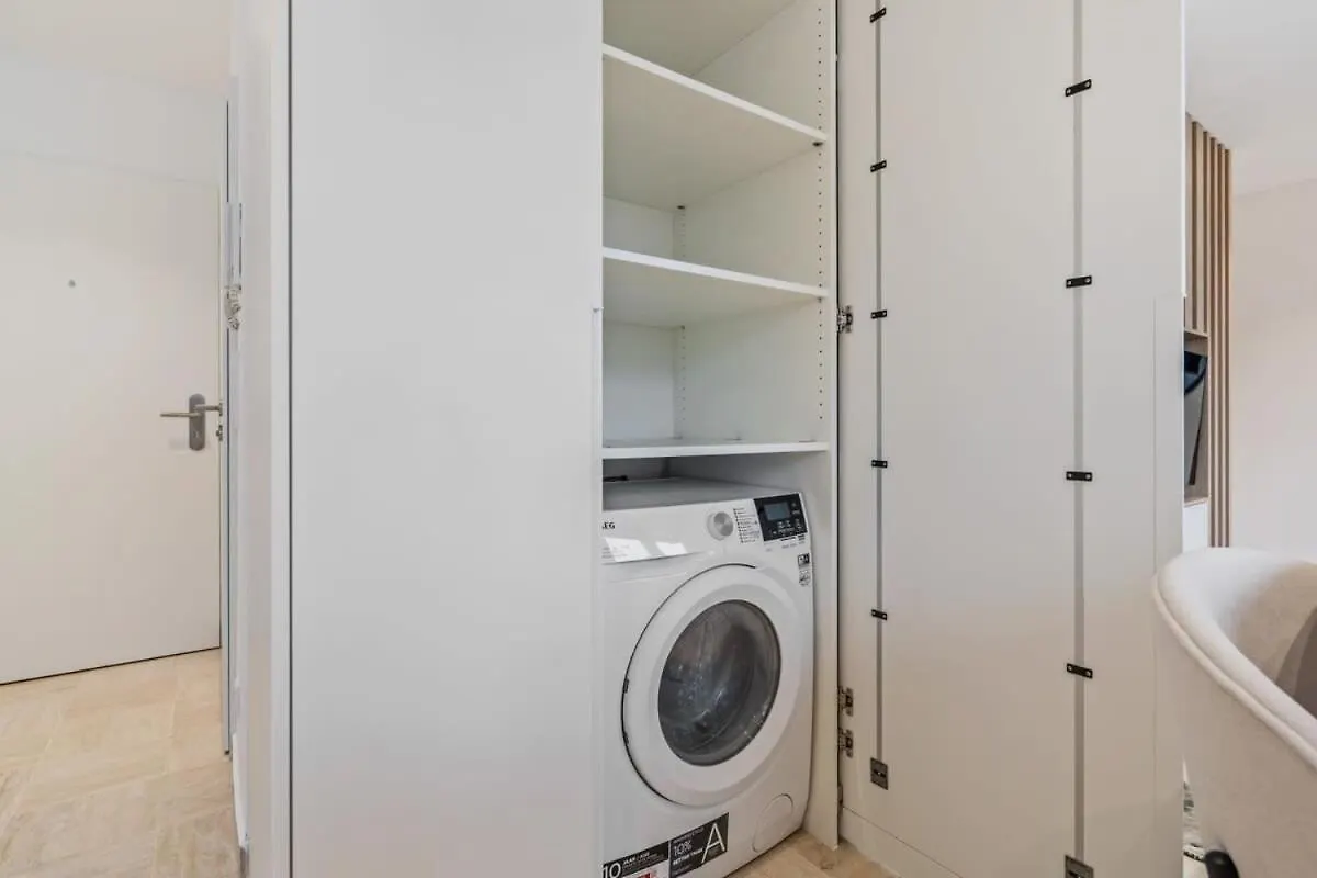 Апартаменты Modern Studio With King Bed, Walk To Attractions Люксембург