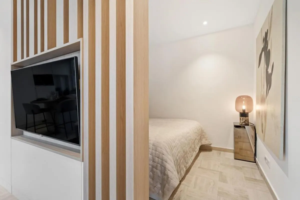 Апартаменты Modern Studio With King Bed, Walk To Attractions Люксембург