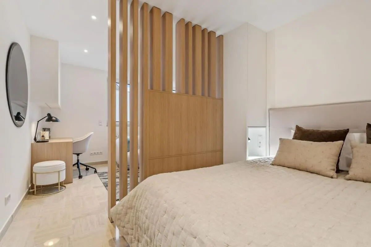 Modern Studio With King Bed, Walk To Attractions Люксембург Апартаменты