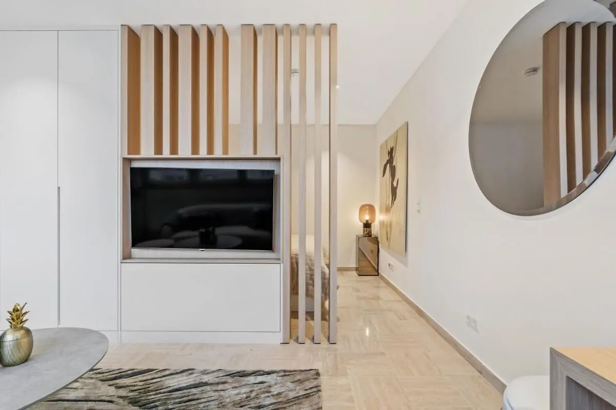Modern Studio With King Bed, Walk To Attractions Luxembourg Luxembourg