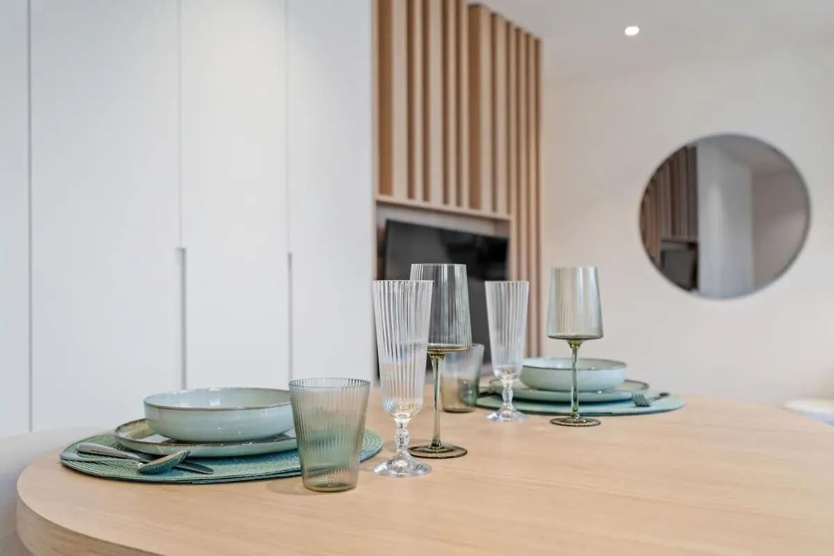 Modern Studio With King Bed, Walk To Attractions Luxembourg Apartment