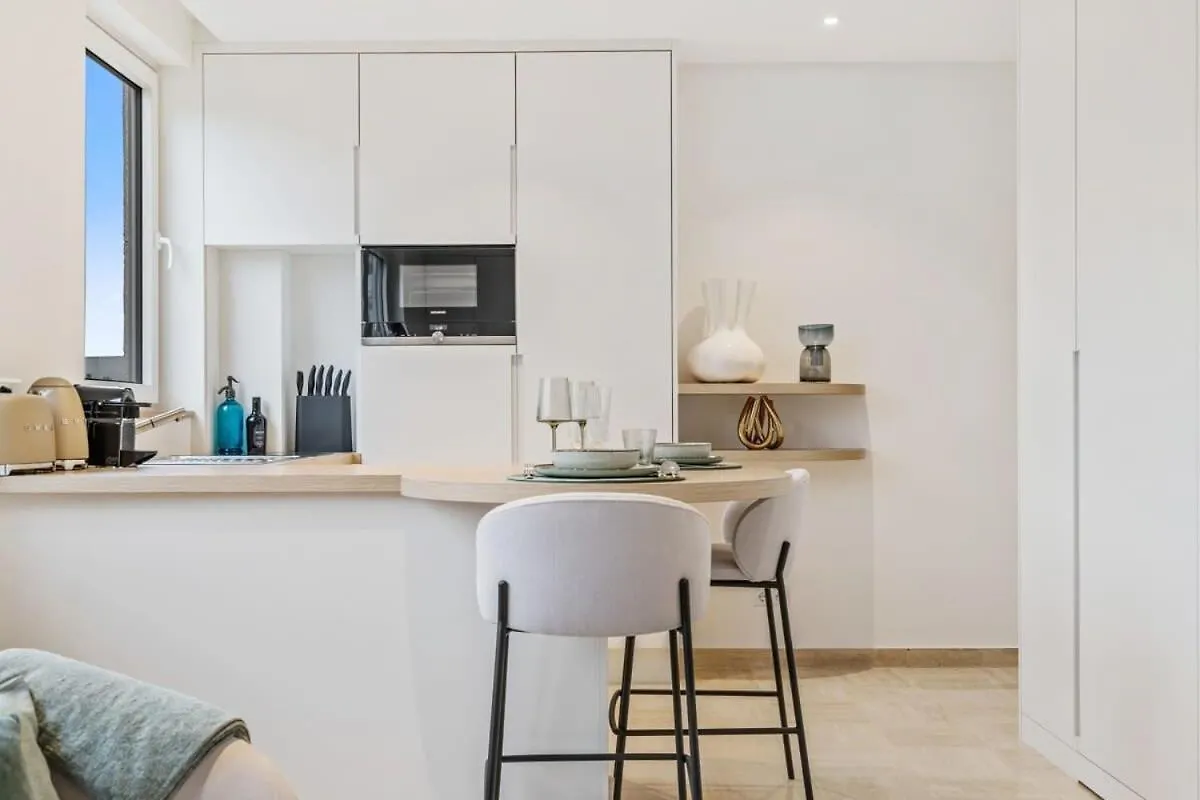 Modern Studio With King Bed, Walk To Attractions Luxembourg Apartment